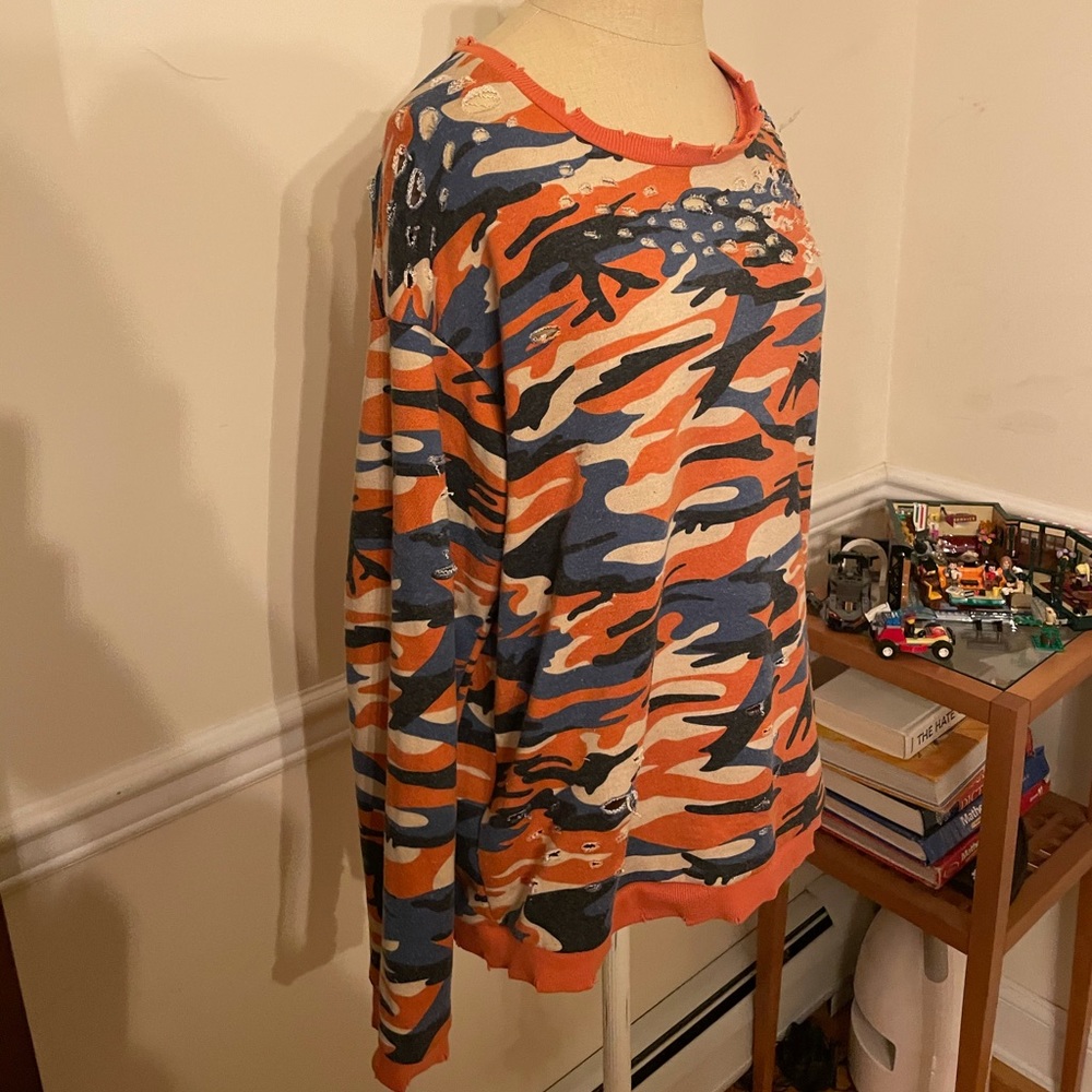 Multi-Color Distressed Crewmeck - Picture 3 of 4